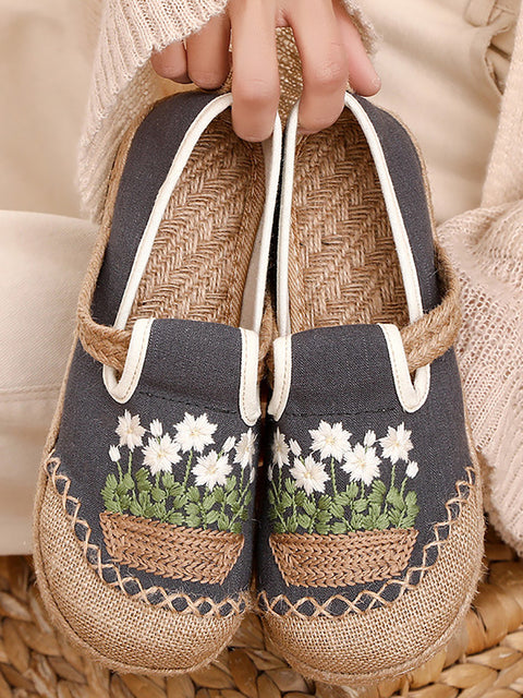 Schuhe aus Leinen und Baumwolle mit ethnischer Blumenstickerei